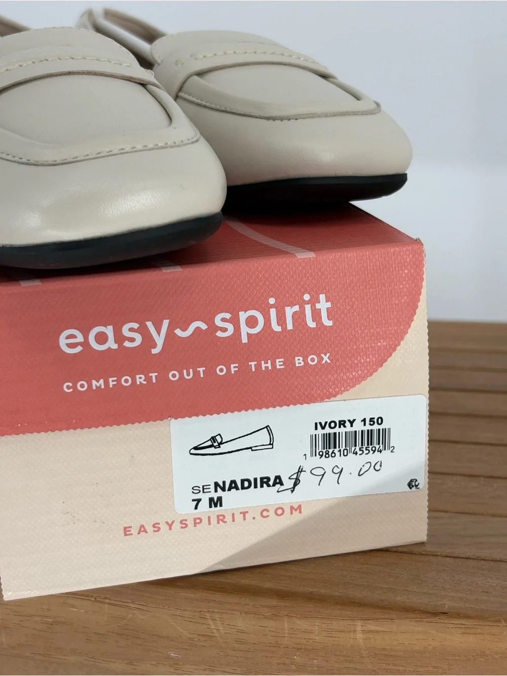 New easy spirit Women's Cream Leather Penny Loafers size 7M